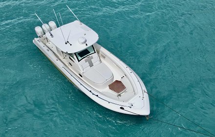 Boston Whaler 370 Outrage